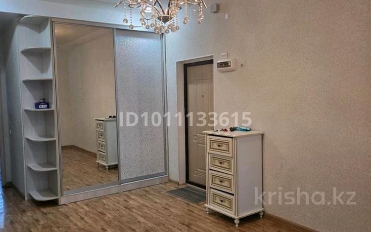 3-бөлмелі пәтер · 132 м² · 8/12 қабат, 17-й мкр, 17 мкрн — Возле Грин Плазы, бағасы: 56 млн ₸ в Актау — фото 2
