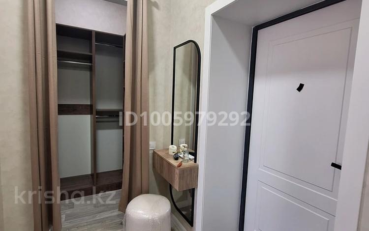 1-комнатная квартира · 43 м² · 6/10 этаж, мкр Юго-Восток, ​Микрорайон Степной-2 9/3 за 240 000 〒 в Караганде, Казыбек би р-н — фото 11