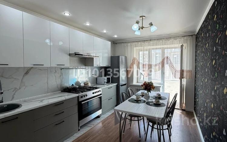 3-комнатная квартира · 120 м² · 4/9 этаж, мкр. Зачаганск пгт 97/3 — Возле новый мечети . возле скайпарка за 25 000 ₸ в Уральске — фото 2