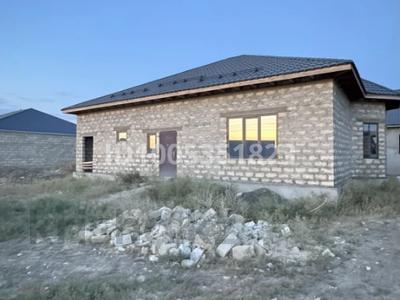 Отдельный дом · 5 комнат · 171.54 м² · 8 сот., Акжар 2. Улица 4 50 — Школа №44 за 20 млн 〒