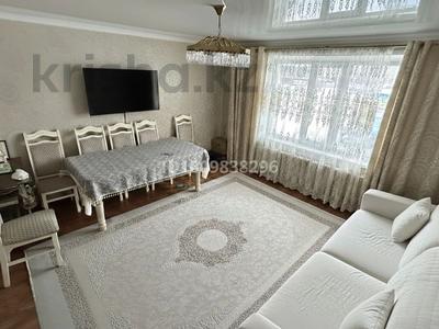 3-комнатная квартира · 65 м² · 1/5 этаж, Пришахтинск, 22й микрорайон 34 за 21 млн ₸ в Караганде, Алихана Бокейханова р-н