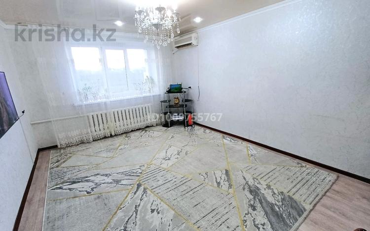 4-комнатная квартира · 77.5 м² · 5/5 этаж, мкр 4 34 за 25 млн ₸ в Уральске — фото 2