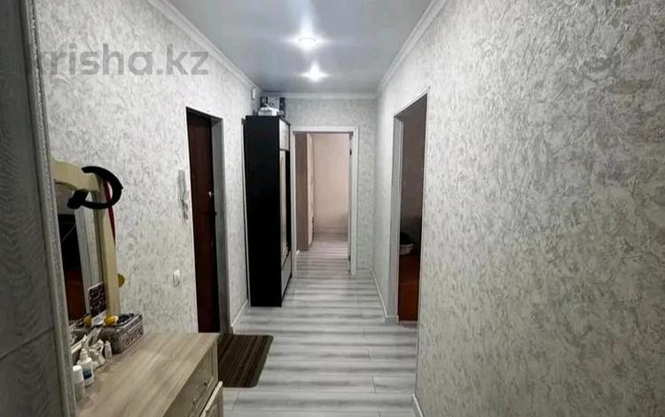2-комнатная квартира · 54 м² · 1/10 этаж, микрорайон Степной 3 6/3 за 15.5 млн ₸ в Караганде, Казыбек би р-н — фото 2