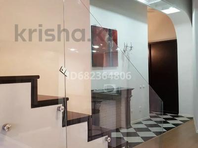 3-комнатная квартира · 100 м² · 3/4 этаж, Ержанова 18/6 за 55 млн 〒 в Караганде, Казыбек би р-н