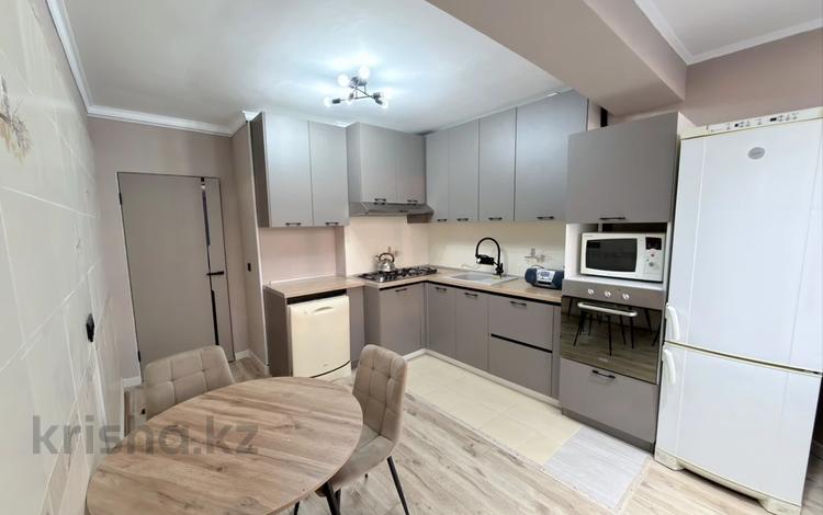 3-комнатная квартира · 100 м² · 7/9 этаж, мкр Жетысу-4 12 за 430 000 ₸ в Алматы, Ауэзовский р-н — фото 4