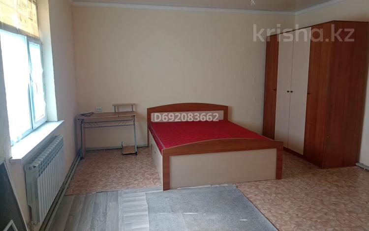 Жеке үй • 3 бөлмелер • 45 м² • 10 сот., Есмырза Келдіғұлұлы 57, бағасы: 1.2 млрд 〒 в Таразе — фото 2