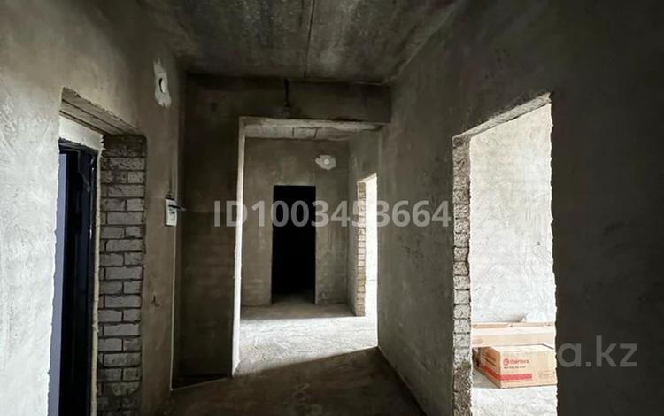 2-комнатная квартира · 86.17 м² · 5/5 этаж, мкр. Алтын орда, мкр. Батыс 2 42 — Мустафа Шокая - Алаш за 21.3 млн 〒 в Актобе — фото 2