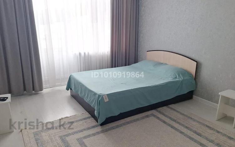 1-комнатная квартира · 42 м² · 9/10 этаж, Бекхожина за 10 000 ₸ в Павлодаре — фото 2