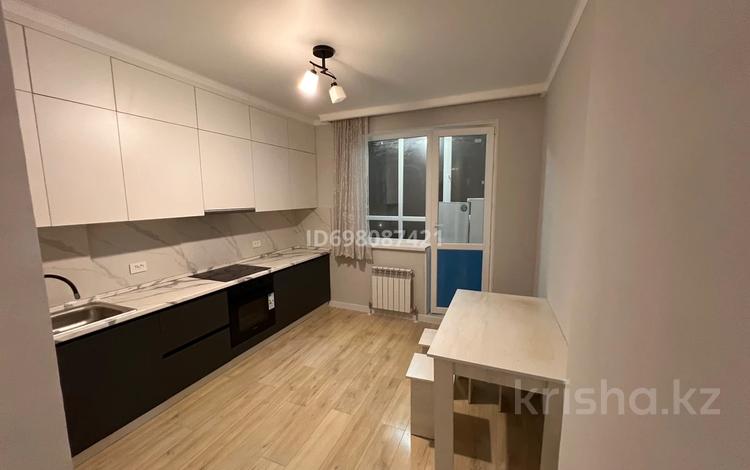 3-комнатная квартира, 75 м², 4/9 этаж помесячно, Жумекен Нажимеденова 39/1