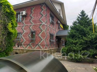 Отдельный дом · 8 комнат · 352 м² · 8.5 сот., мкр Коктобе, Максимова за 250 млн 〒 в Алматы, Медеуский р-н