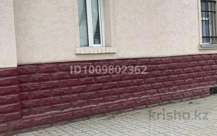 Отдельный дом · 4 комнаты · 100 м² · 100 сот., Балгимбаева — Балгимбаева за 16 млн ₸ в Атырау — фото 2
