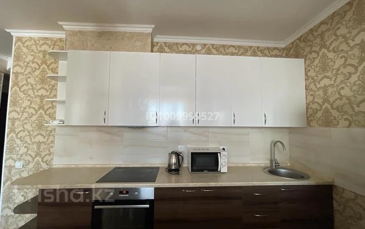 1-комнатная квартира · 45 м² · 16/21 этаж, Толе би 286/1 за 230 000 ₸ в Алматы, Алмалинский р-н — фото 2