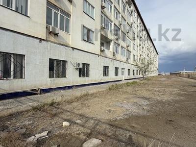 Еркін, кеңселер, дүкендер мен бутиктер, қоймалар, қоғамдық тамақтану орны, сұлулық салондары, фитнес және спорт, медорталықтар мен дәріханалар, білім орталықтары, кабинеттер және жұмыс орындары · 1200 м², бағасы: ~ 2.2 млн ₸ в Атырау, мкр. Алмагуль