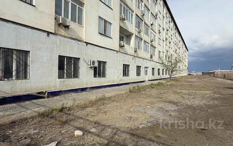Еркін, кеңселер, дүкендер мен бутиктер, қоймалар, қоғамдық тамақтану орны, сұлулық салондары, фитнес және спорт, медорталықтар мен дәріханалар, білім орталықтары, кабинеттер және жұмыс орындары · 1200 м², бағасы: ~ 2.2 млн ₸ в Атырау, мкр. Алмагуль — фото 2
