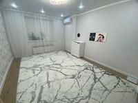 2-комнатная квартира · 70 м² · 1/9 этаж, мкр Айгуль, Придорожная 87 — Гипермаркет Дина за 160 000 〒 в Уральске