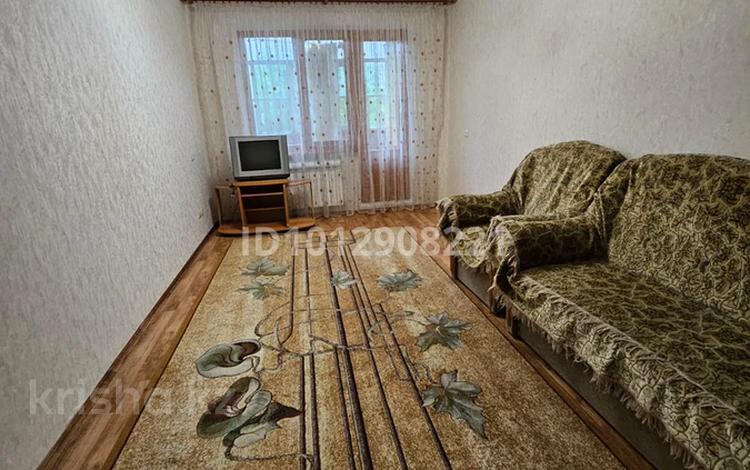 3-бөлмелі пәтер · 60 м² · 2/5 қабат, мкр 5 103 — Возле торогового дома “Жанар” и школы #19, бағасы: 180 000 ₸ в Актобе — фото 2