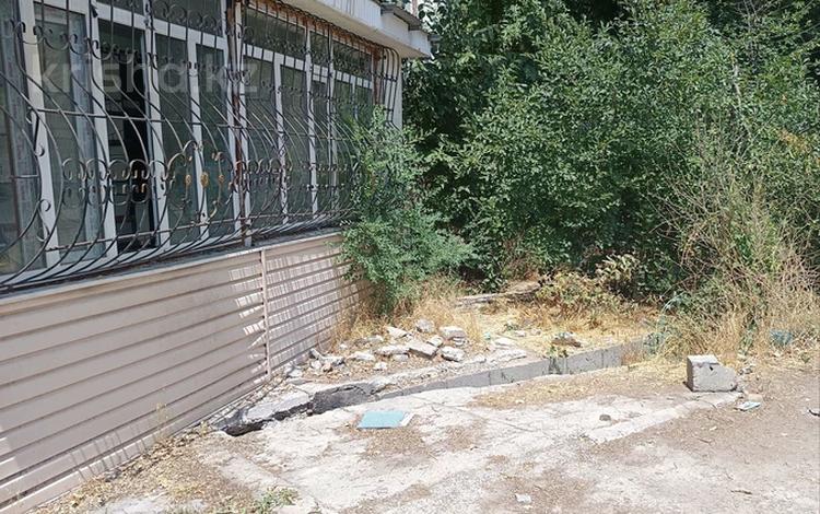 Свободное назначение, офисы, магазины и бутики, салоны красоты, медцентры и аптеки, образование · 80 м² за 23 млн 〒 в Таразе, мкр Акбулым — фото 2