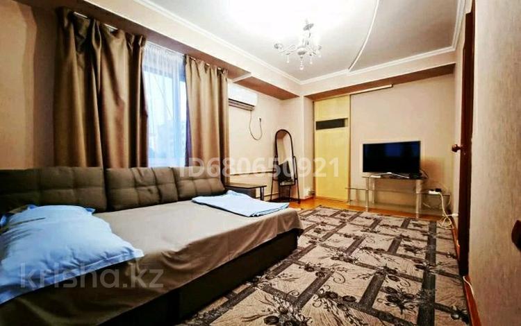 1-комнатная квартира, 47 м², 3/12 этаж посуточно, Кунаева 7 за 11 000 〒 в Шымкенте, Аль-Фарабийский р-н — фото 2