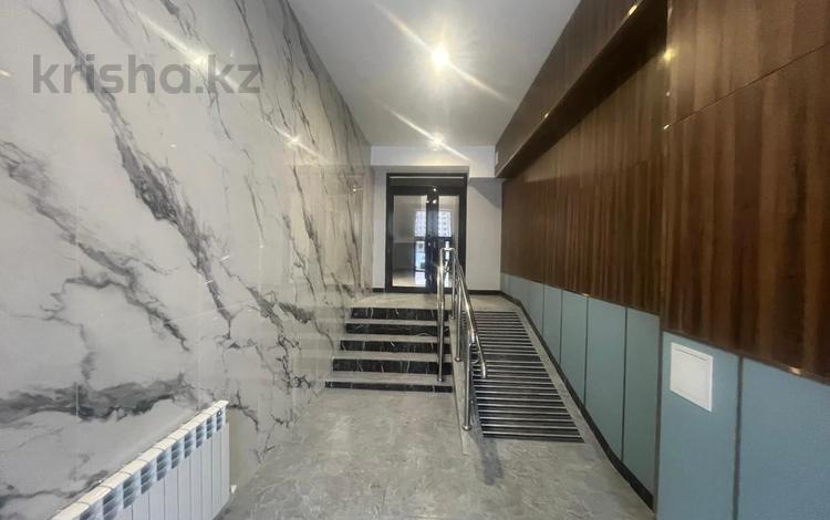 3-комнатная квартира · 100 м² · 4/10 этаж, Дюсембекова 15 за 67.4 млн 〒 в Караганде, Казыбек би р-н — фото 2