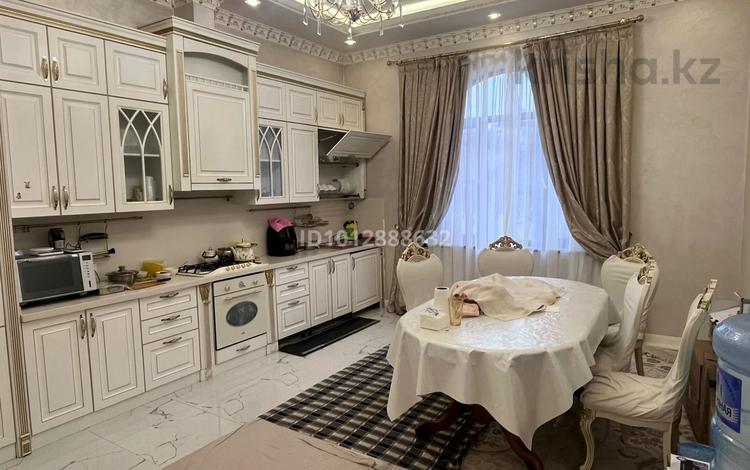 Отдельный дом · 8 комнат · 372.7 м², Курмангалиева 40 за 350 млн ₸ в Алматы, Медеуский р-н — фото 2
