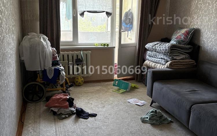 3-бөлмелі пәтер · 63 м² · 4/5 қабат, Абая 37 — Обувной магазин, бағасы: 18 млн ₸ в Уральске, мкр Школьник — фото 2