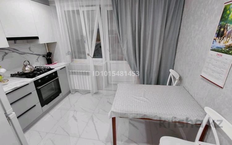 3-бөлмелі пәтер · 84 м² · 4/5 қабат, 10 микрорайон 29 — Напротив 6 школы, бағасы: 35 млн ₸ в Аксае — фото 2