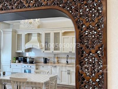 5-бөлмелі пәтер · 240 м² · 3/8 қабат, мкр Михайловка , Аманжолова 41 — магазин школьник, бағасы: 150 млн ₸ в Караганде, Казыбек би р-н