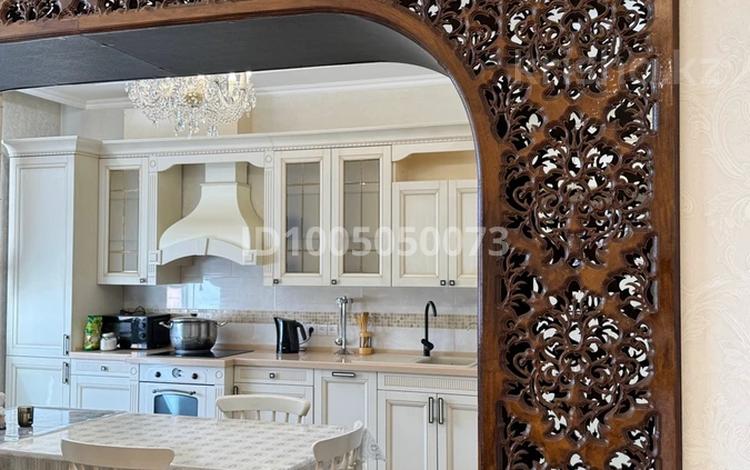 5-бөлмелі пәтер · 240 м² · 3/8 қабат, мкр Михайловка , Аманжолова 41 — магазин школьник, бағасы: 150 млн ₸ в Караганде, Казыбек би р-н — фото 37