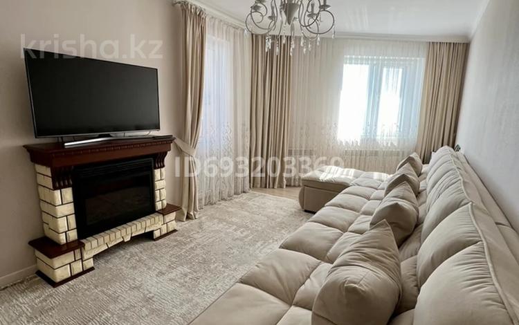 3-комнатная квартира, 80 м², 18/22 этаж, Бараева 18