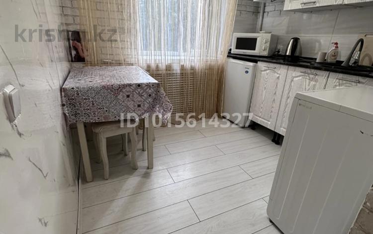 1-бөлмелі пәтер · 30 м² · 1/5 қабат, Жаңа қала ш/а. 50 — Ерубаева, бағасы: 9 999 ₸ в Караганде, Казыбек би р-н — фото 2