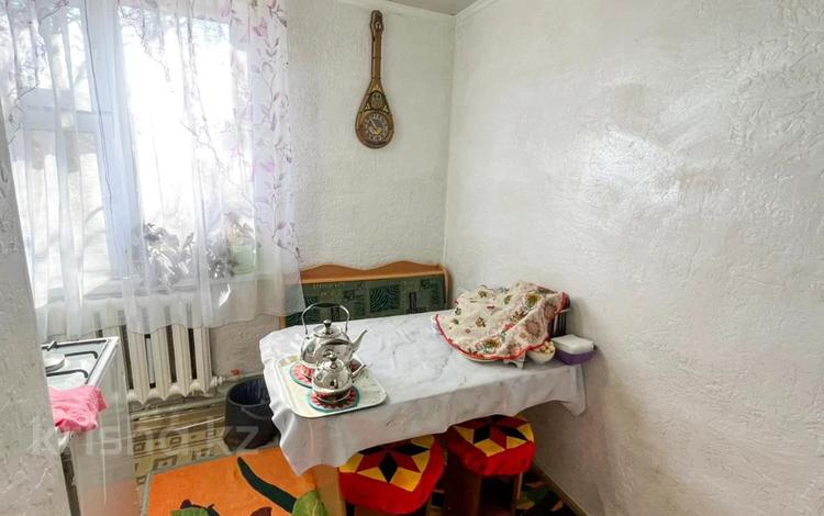 3-бөлмелі пәтер · 54 м² · 2/2 қабат, 9 площадка 5, бағасы: 10.5 млн ₸ в Талдыкоргане, мкр военный городок Жулдыз — фото 3
