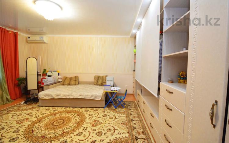 3-комнатная квартира, 84 м², 2/5 этаж, мкр Кадыра Мырза-Али за 33.5 млн 〒 в Уральске, мкр Кадыра Мырза-Али — фото 2
