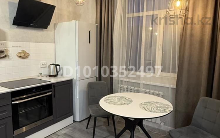 1-комнатная квартира · 37 м² · 4/9 этаж, Университетская 19/2 — КАРГУ, ресторанный комплекс Эмпайер за 15 000 ₸ в Караганде, Казыбек би р-н — фото 2
