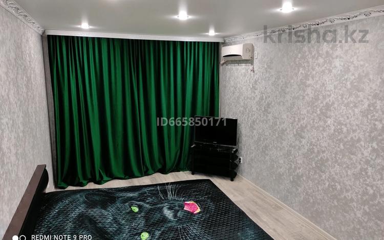 1-комнатная квартира · 31 м² · 2/5 этаж, ул И.Ларина за 15 000 ₸ в Уральске — фото 2