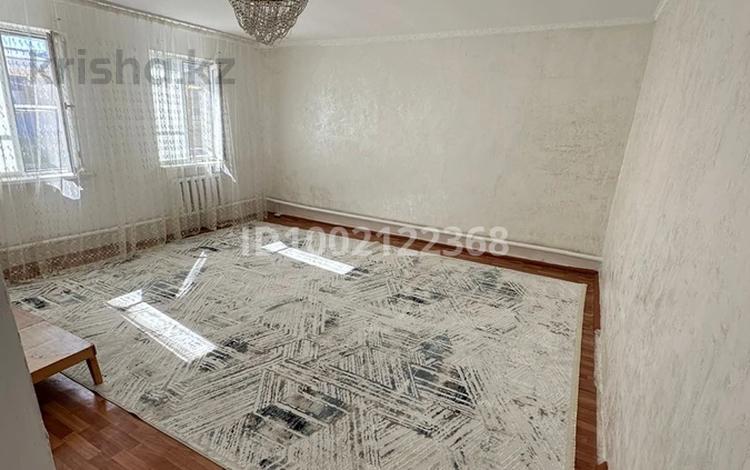 Отдельный дом · 3 комнаты · 120 м², Тулебаева 3 — Гагарина московский за 150 000 〒 в Атырау — фото 2