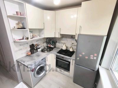 3-комнатная квартира · 64 м² · 5/5 этаж, мкр Строитель 21 за 17.5 млн ₸ в Уральске