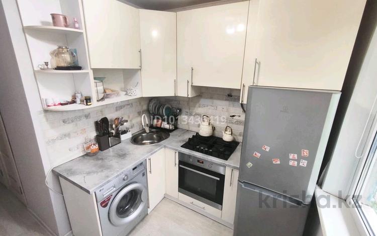 3-комнатная квартира · 64 м² · 5/5 этаж, мкр Строитель 21 за 17.5 млн ₸ в Уральске — фото 2
