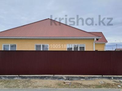 Отдельный дом · 3 комнаты · 120 м² · 8 сот., мкр Аксай-2, улица 4 за 25 млн 〒 в Атырау