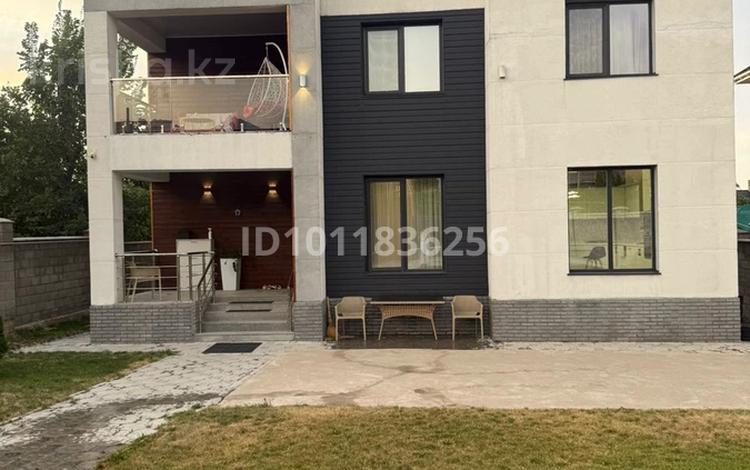 Отдельный дом · 5 комнат · 230 м² · 8 сот., мкр Казахфильм, Қазақфильм ш/а. 6 — Ерулик 46 за 2.5 млн ₸ в Алматы, Бостандыкский р-н — фото 2