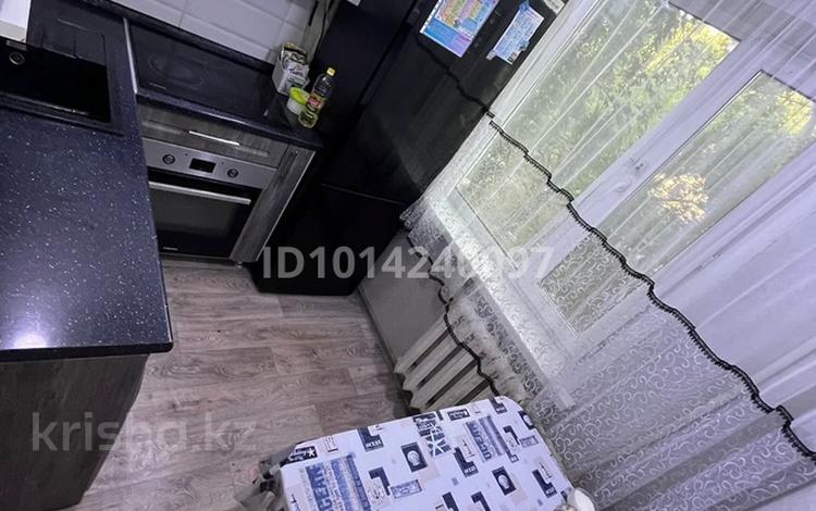 2-бөлмелі пәтер · 46 м² · 2/5 қабат, 13-шағынаудан 31, бағасы: 12 млн ₸ в Караганде, Алихана Бокейханова р-н — фото 2