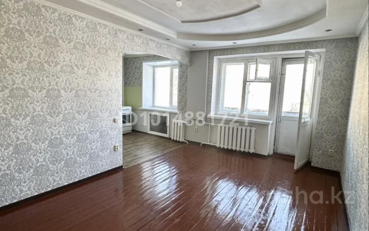 3-комнатная квартира · 55.7 м² · 2/5 этаж, 1 микрорайон 2 за 8 млн ₸ в Лисаковске — фото 2