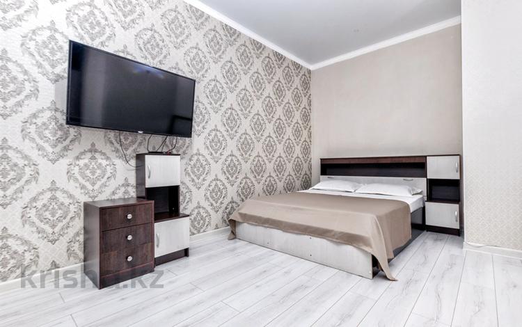 1-комнатная квартира, 45 м², 4/9 этаж посуточно, Камзина 41/3 за 12 000 〒 в Павлодаре — фото 2