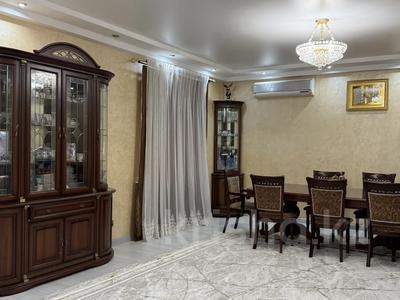Отдельный дом · 6 комнат · 305.6 м² · 10 сот., мкр 12, Алпамыс батыра 21 — Аида за 110 млн 〒 в Актобе