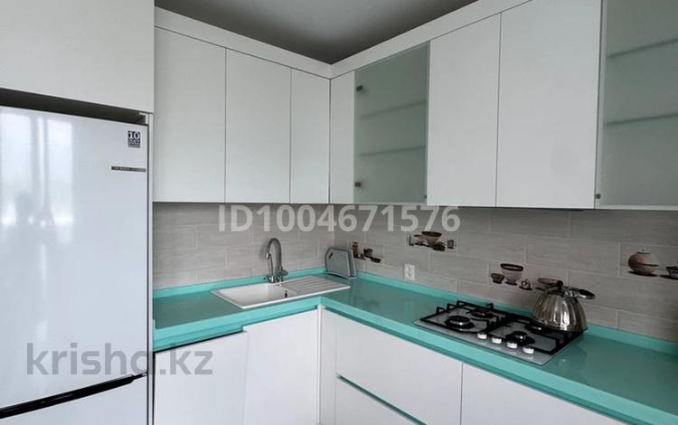 1-комнатная квартира · 49 м² · 8/9 этаж, мкр №6 36Б за 300 000 ₸ в Алматы, Ауэзовский р-н — фото 12