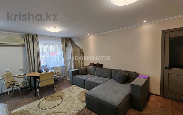 2-комнатная квартира · 45 м² · 1/5 этаж, Алиханова 10а — ТЦ АБЗАЛ за 22 млн ₸ в Караганде — фото 2