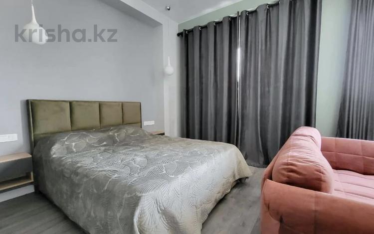 2-комнатная квартира, 56 м², 2/21 этаж посуточно, Аль-Фараби 21 за 35 000 〒 в Алматы, Бостандыкский р-н — фото 2