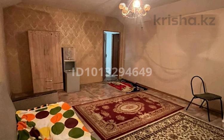 1-бөлмелі пәтер · 30 м² · 2/2 қабат, мкр Айгерим-2 73, бағасы: 100 000 ₸ в Алматы, Алатауский р-н — фото 2