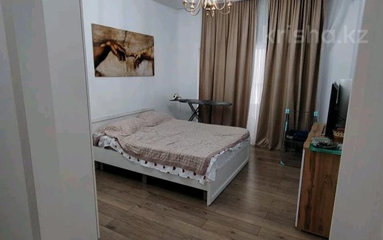 2-комнатная квартира · 54 м² · 6/12 этаж, Бокейхана 25 за 300 000 ₸ в Астане, Есильский р-н — фото 2