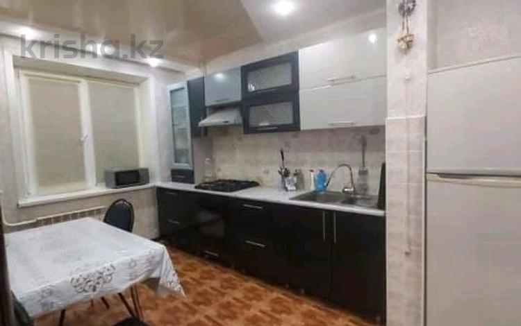 3-комнатная квартира · 65 м² · 2/9 этаж, 6 мкрн 11 за 22 млн ₸ в Уральске — фото 2