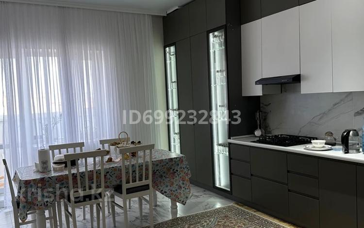 3-комнатная квартира · 136 м² · 4/5 этаж, мкр. Алтын орда, Мкр. Батыс 2 42 за 52 млн ₸ в Актобе — фото 2